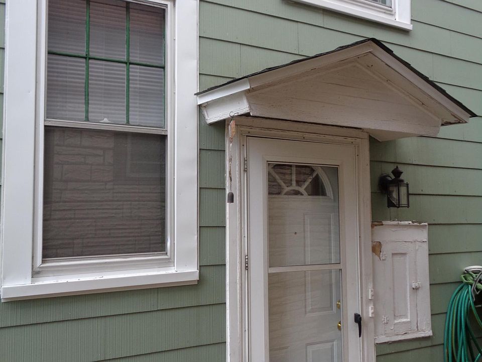1st image of 589 Winspear Ave