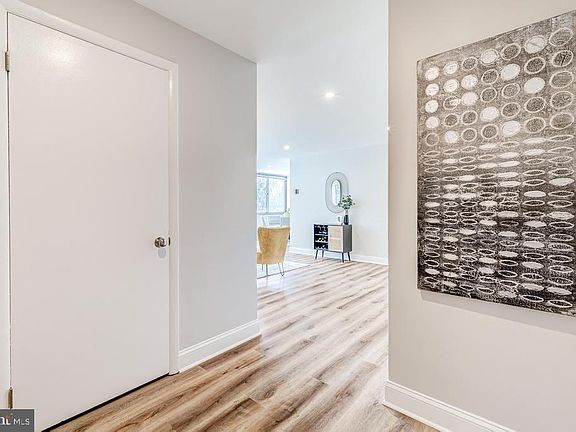 2nd image of 600 Roosevelt Blvd APT 312
