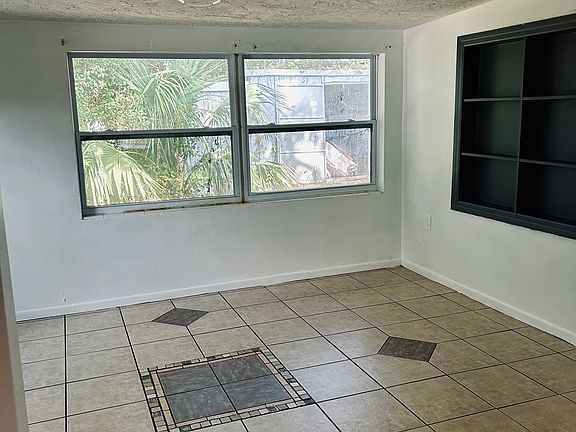 4th image of 13 E Golden St
