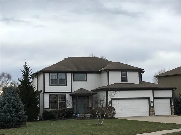895 Clearview Dr, Lansing, KS 66043