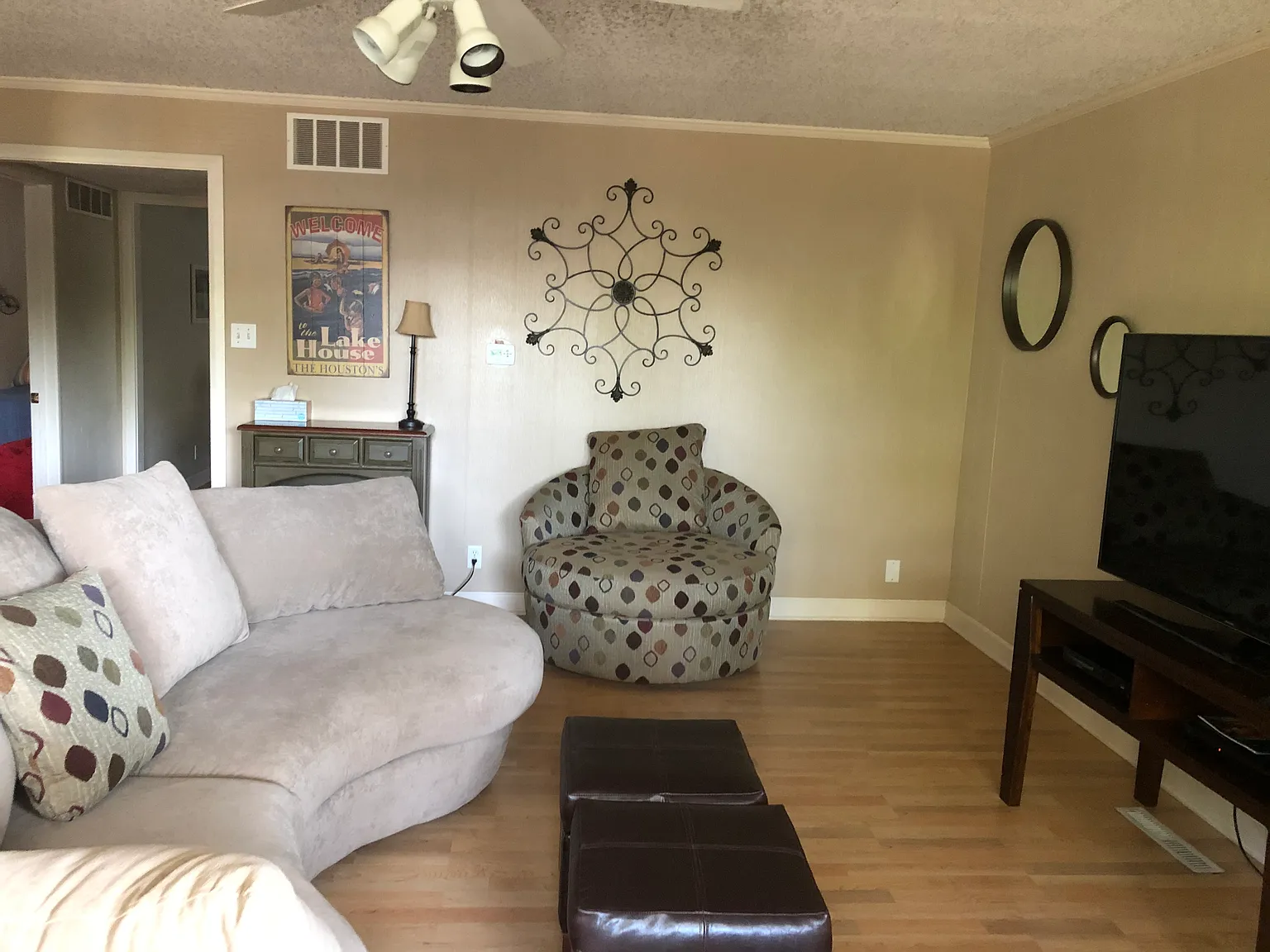 3 bed, 1.5 bath, 1200 sqft, $1,400 — Photo 4