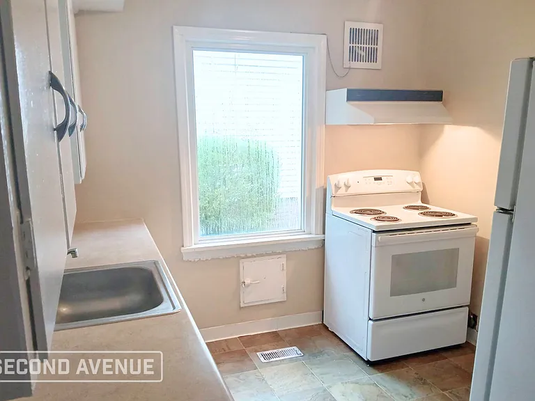 2401 N Taylor Rd — Photo 4