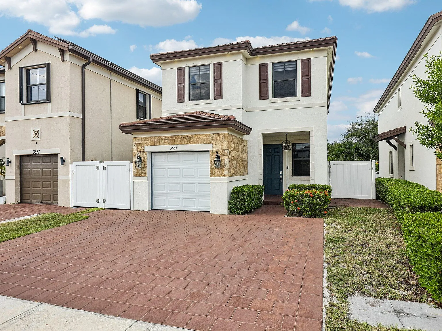 4 bed, 2.5 bath, 2012 sqft, $5,000 — Photo 2