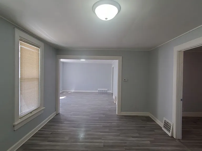 2204 Saint Clair St — Photo 10