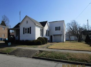 311 W Robinson St, Carmi, IL 62821