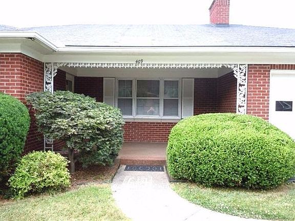 3rd image of 409 Wallace Ct