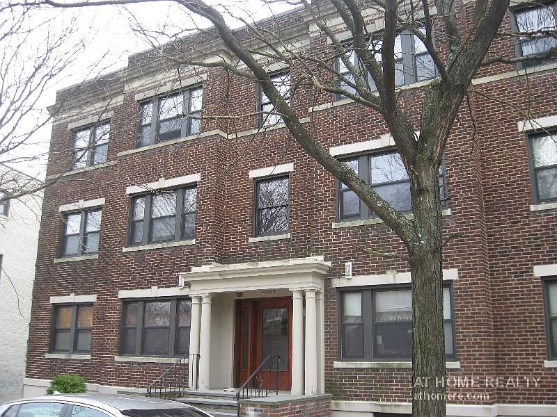 2nd image of 27 Egremont Rd APT 2