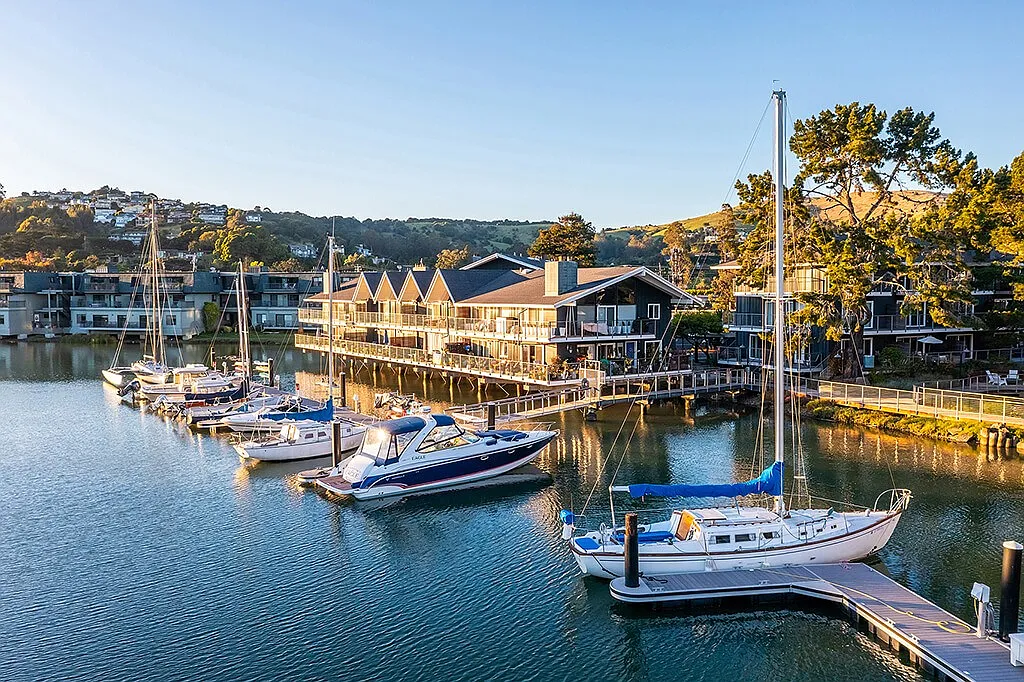The Cove at Tiburon — Photo 2