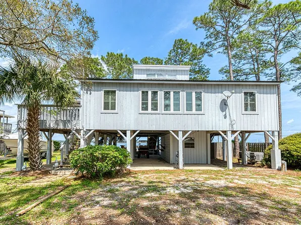 75 Fiesta Dr, Alligator Pt, FL 32346