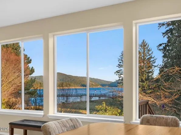 955 SE River View Ln, Waldport, OR 97394