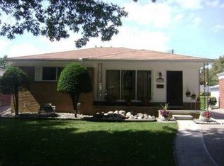 27225 Princeton St, Saint Clair Shores, MI 48081