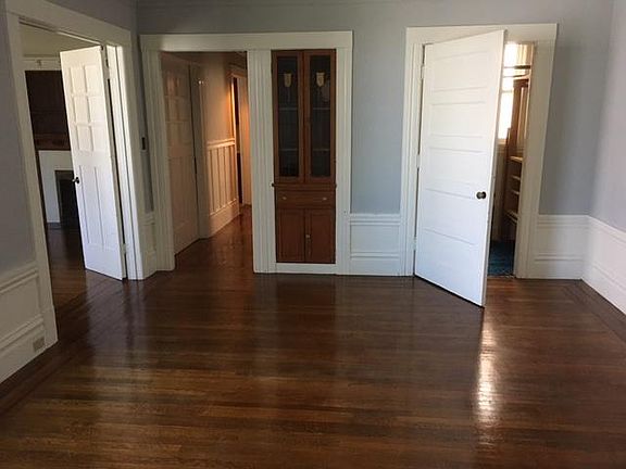 3rd image of 1056 Fulton St