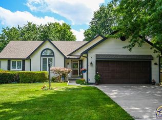 6417 SW 23rd St, Topeka, KS 66614