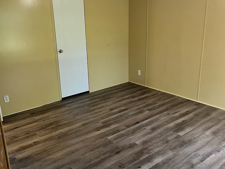 411 E Main St — Photo 7