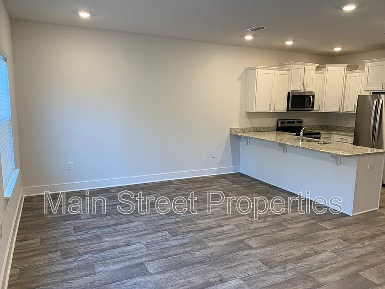 1524 Farragut Way — Photo 2