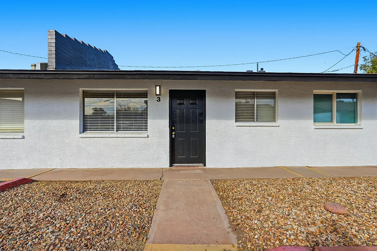Building Photo - 4329 N Longview Ave #2
