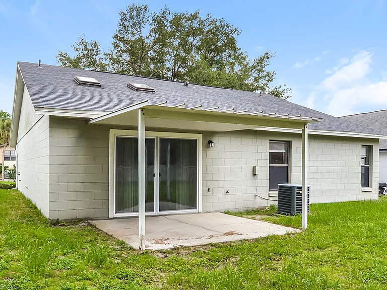 1058 Dees Dr — Photo 16