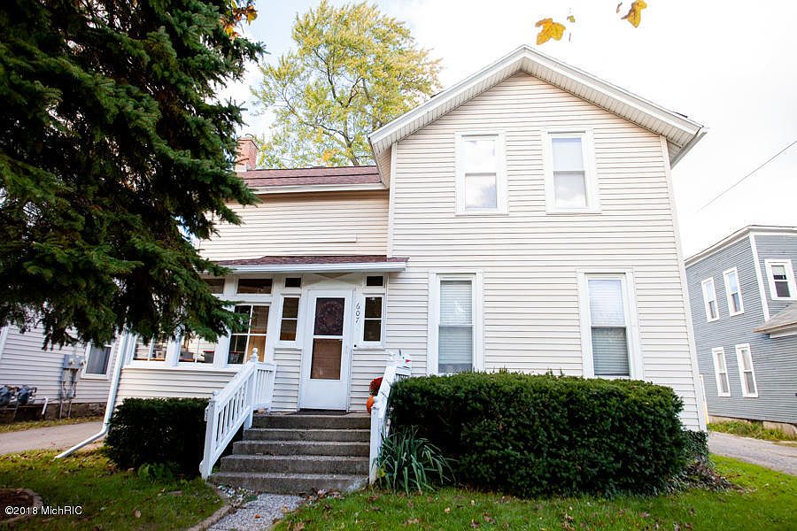 1st image of 607 Leonard St NE