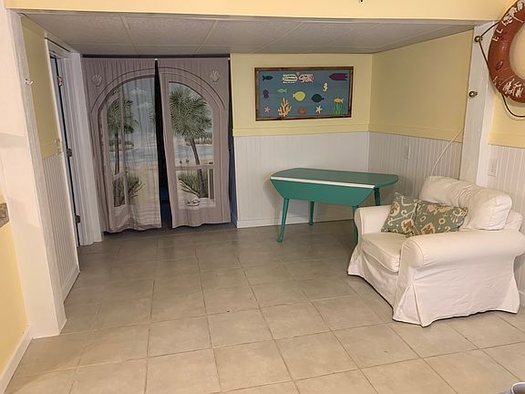 4th image of 10 Flagler Dr #C