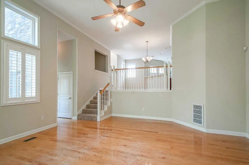 3 bed, 3.5 bath, 2325 sqft, $1,095 — Photo 4