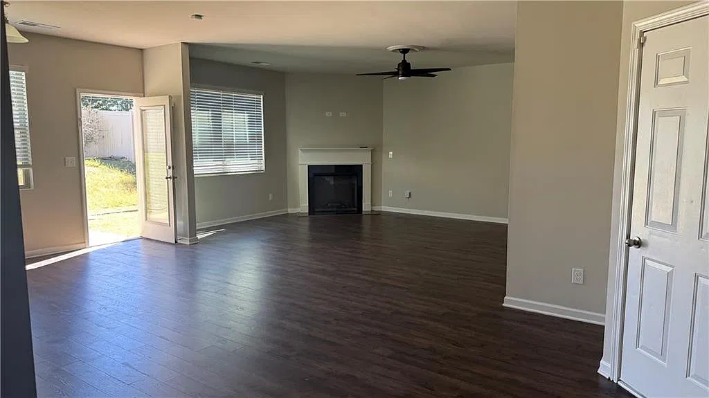 5 bed, 4.0 bath, 2880 sqft, $2,800 — Photo 2