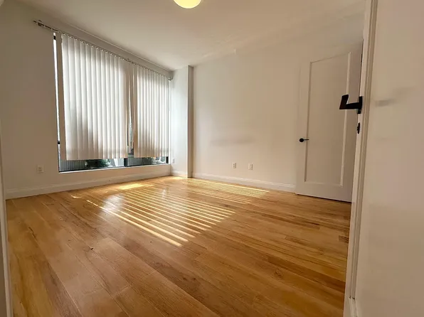 564 Saint Johns Place image 3 of 10