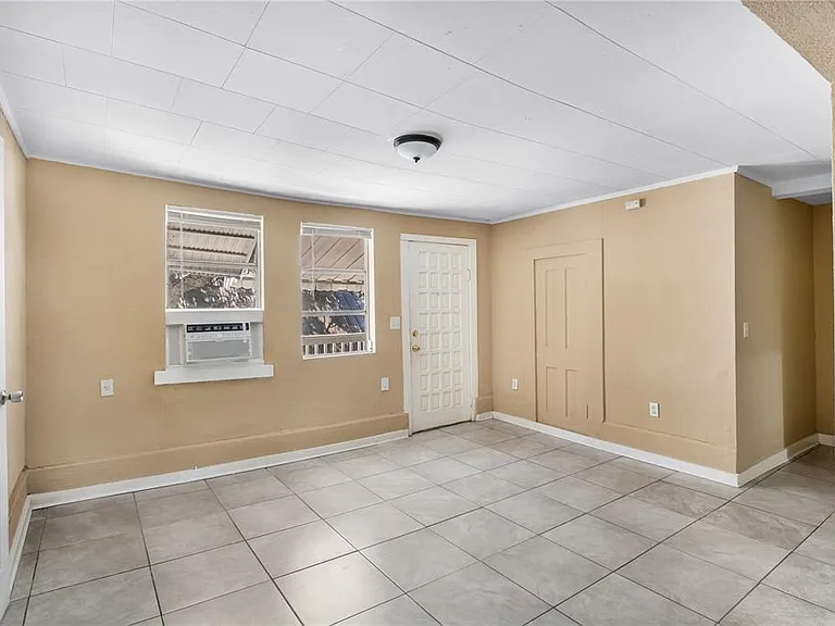 418 E Amelia Ave #C — Photo 4
