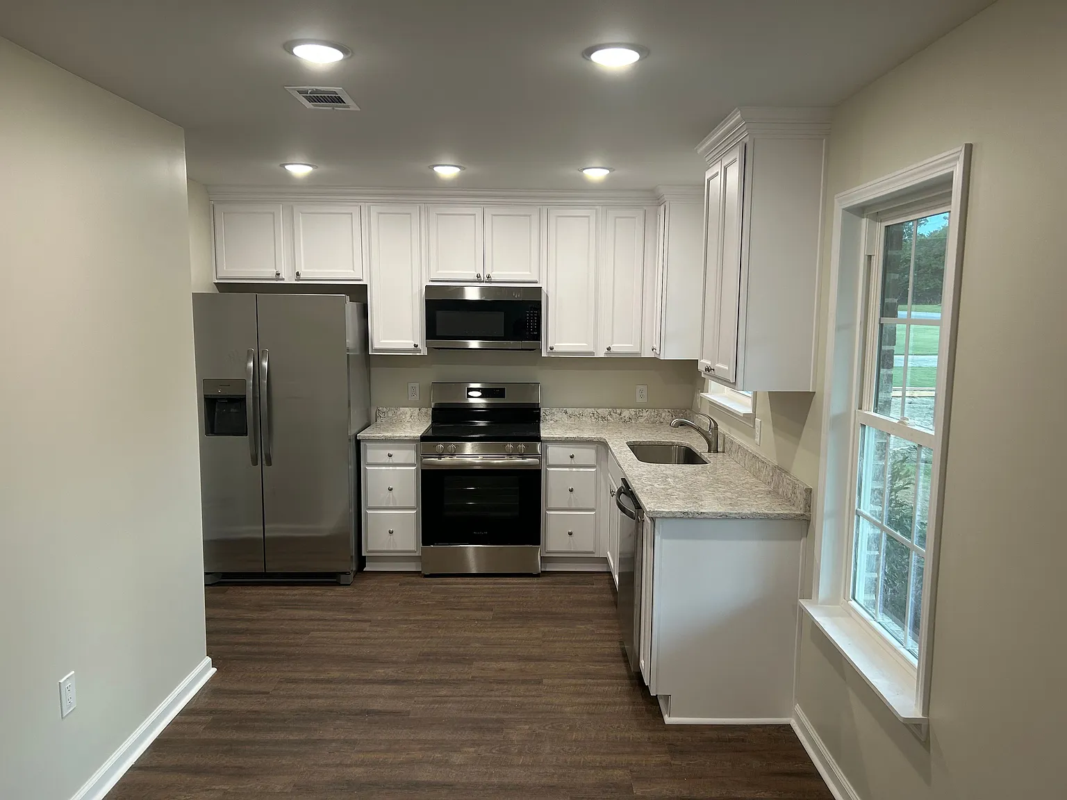 3 bed, 2.0 bath, 1250 sqft, $1,500 — Photo 4