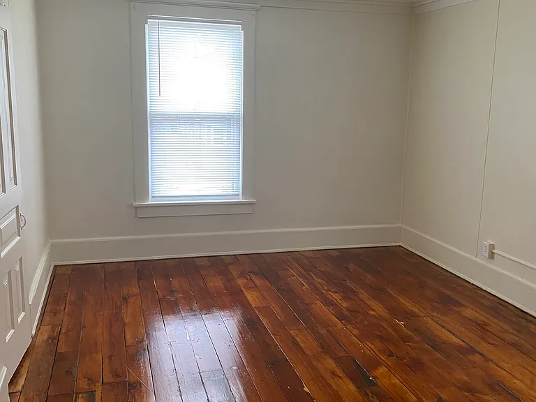523 N Walnut St — Photo 17