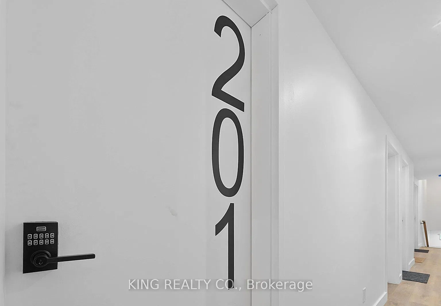 2219 Dundas St W — Photo 3