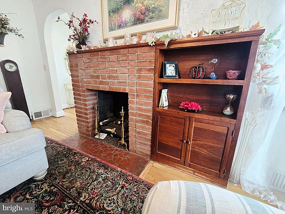 3rd image of 303 Crescent Rd