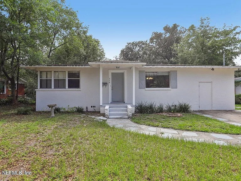 356 Tidewater Cir W — Photo 1