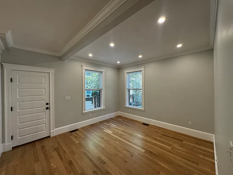 168-170 Webster Ave #1 — Photo 3