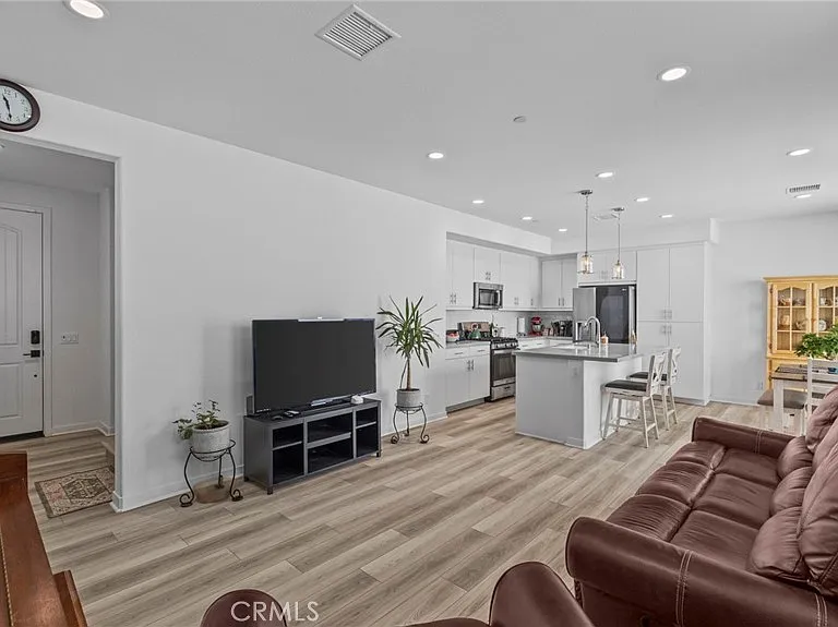 16282 Meadowhouse Ave — Photo 4
