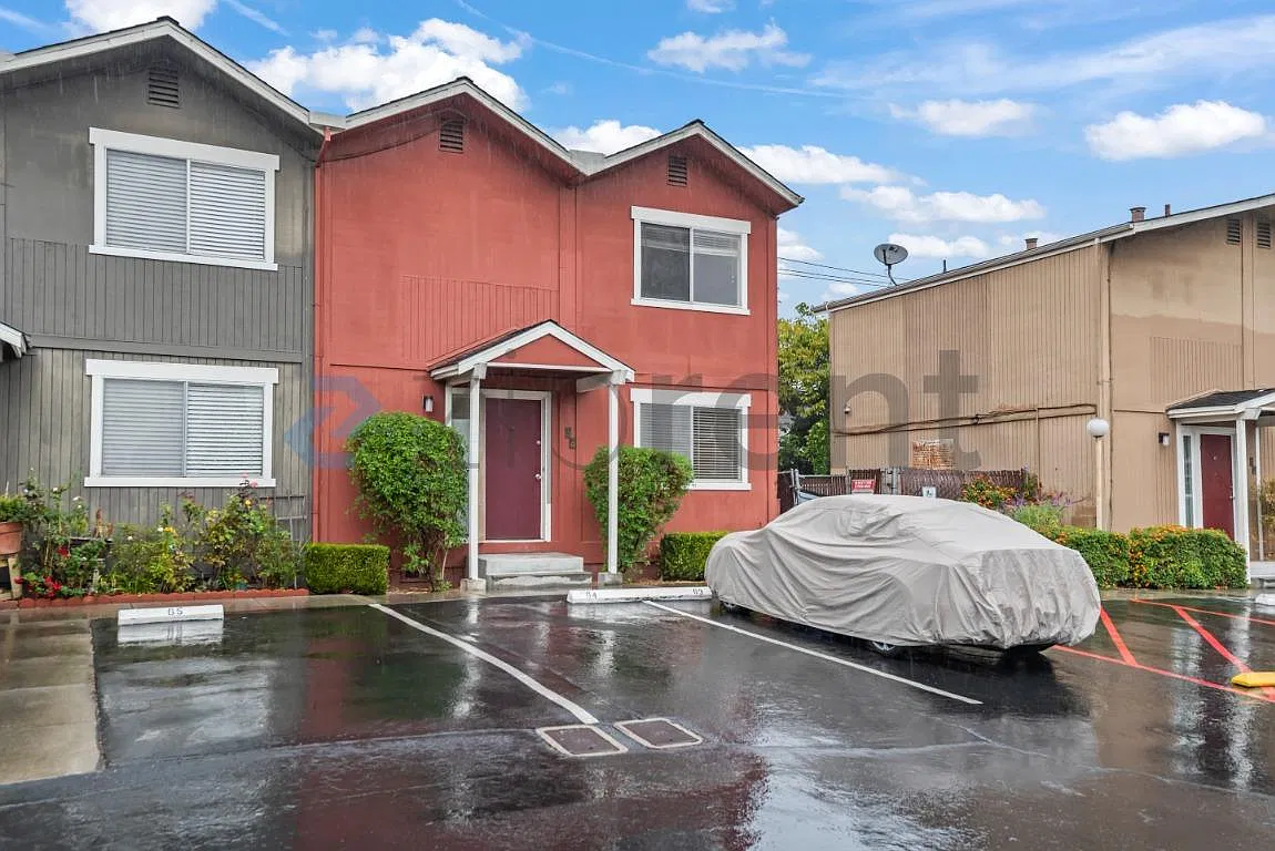 532 Tyrella Ave — Photo 2