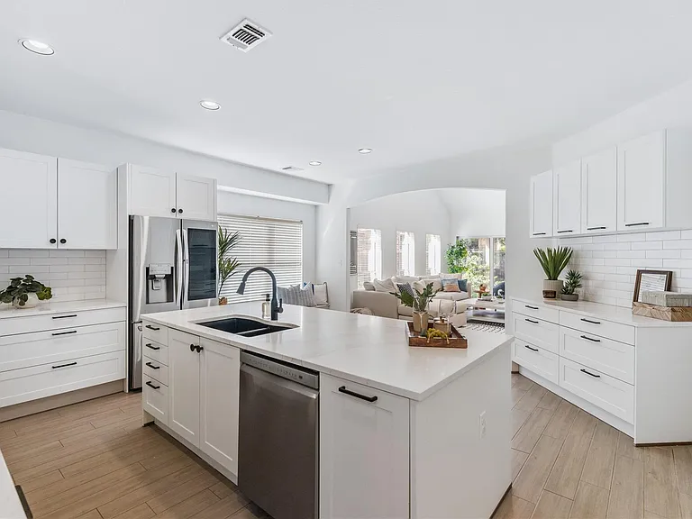 3831 Sapphire Loop — Photo 3