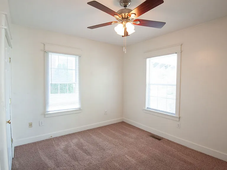 1202 N Walnut St — Photo 38