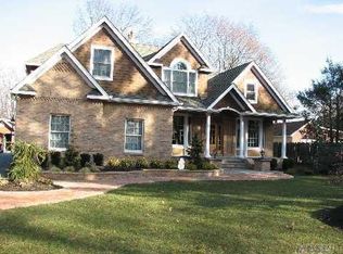 19 Hillcrest Dr, Smithtown, NY 11787