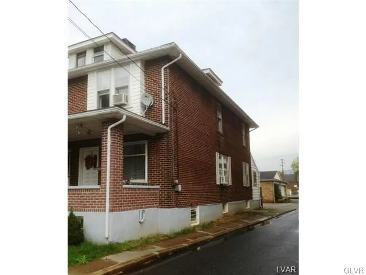 Building Photo - 1320-1322 Chelsea Ave