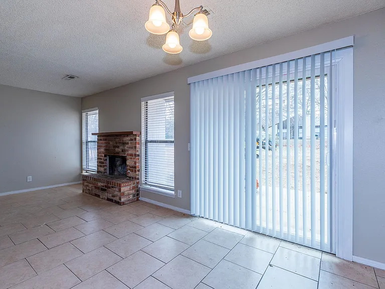 4902 S Gum Ave — Photo 17