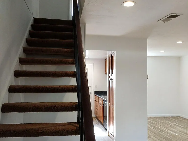 5622 Chestnut Cmn — Photo 2