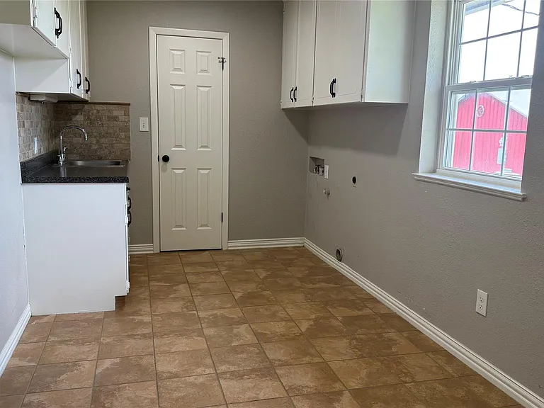 10150 FM 619 — Photo 26