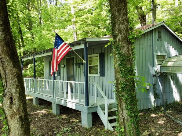 219 Coys Cove Ln, Gainesboro, TN 38562