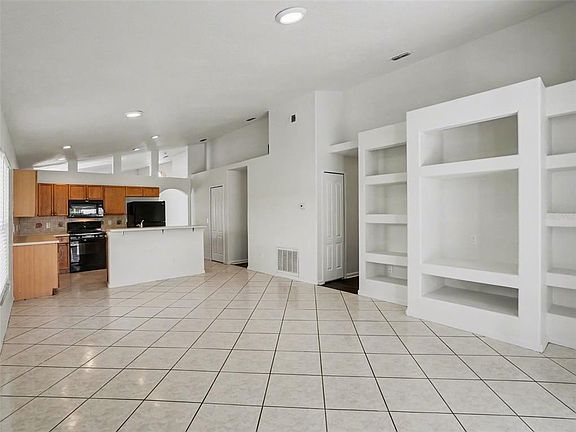 4th image of 2609 Meadow Oaks Loop