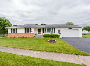 35 Landau Dr, Rochester, NY 14606