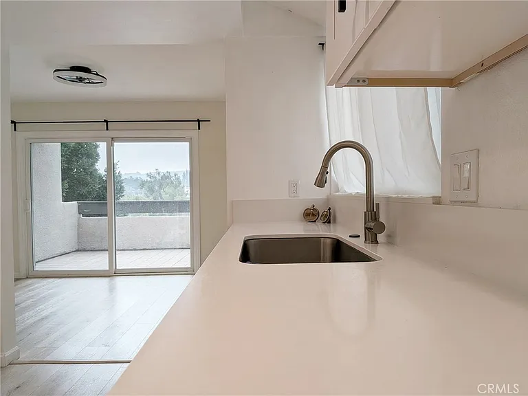660 E Workman St — Photo 13