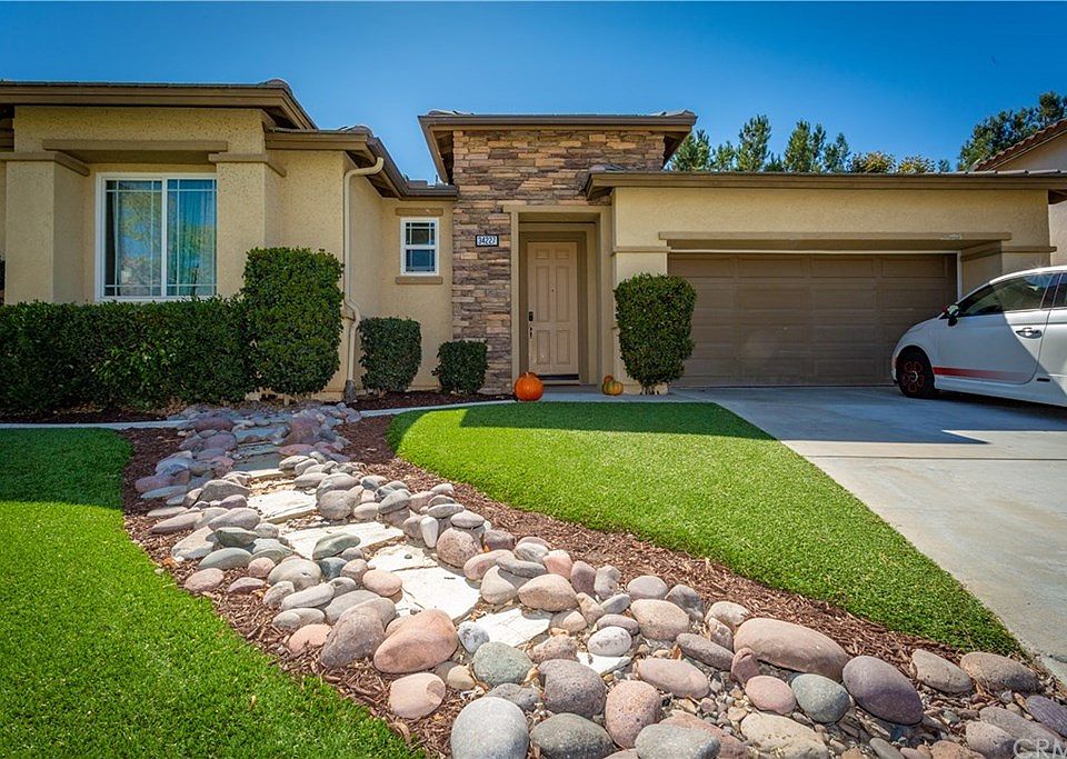 1st image of 34227 Aurora Ct