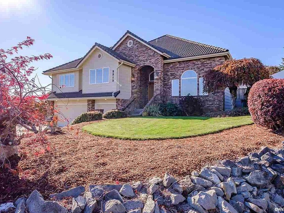 2nd image of 3213 Southwood Dr