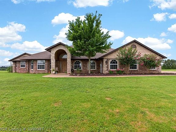 3rd image of 25419 Winding Trail Rd