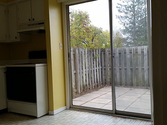 4th image of 358 Riverbend Dr